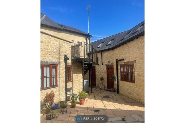 1-bed flat on Witney, £950/mo