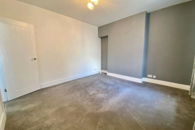 Flat to rent in Victoria Road, Torquay