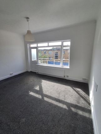 83 Passfields, Bromley Road, London photo 5