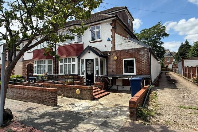 4 Bed Semi-Detached House To Rent Derwent Crescent, London N20