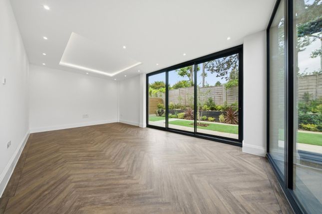 7 Bear Court, 6, Castlebar Hill, London photo 4