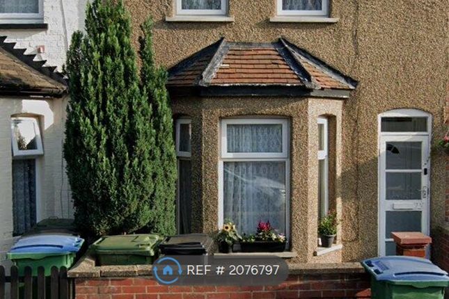 Terraced house to rent in Kings Avenue, Watford