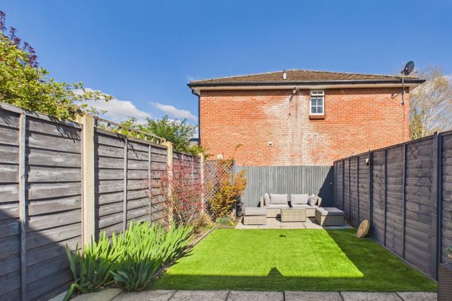 11, Orchard Drive, Buckinghamshire photo 4