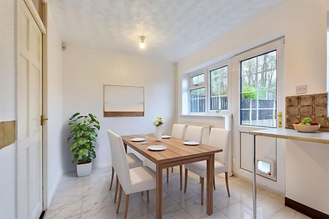 8, Poplar Avenue, Nottingham photo 4