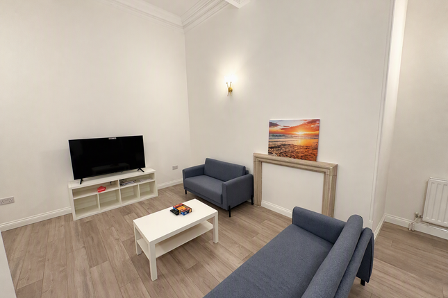 room 6, NEWPORT photo 5