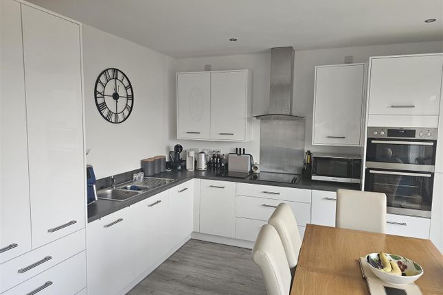 2, Kingscote Drive, Berkeley photo 3