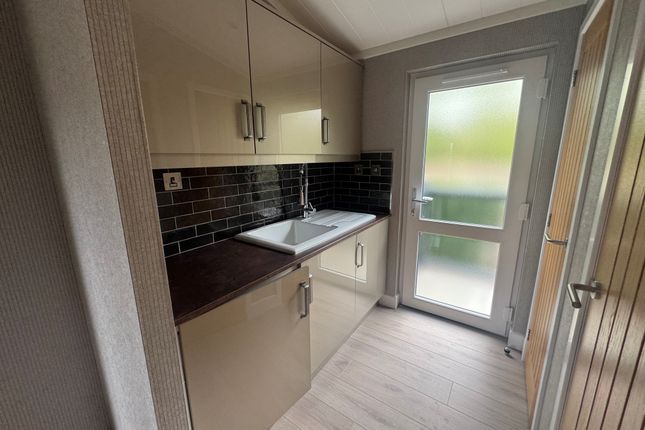 26a Warren Park, Portsmouth Road, Godalming photo 4