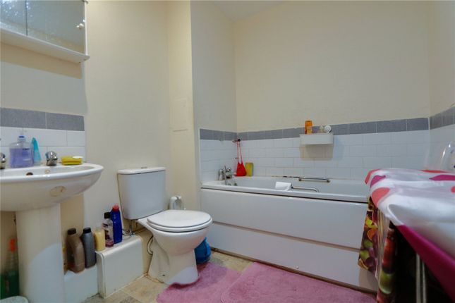 Flat for sale in Centreway Apartments, Ilford