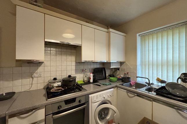 Town house to rent in Johnson Court, Northampton