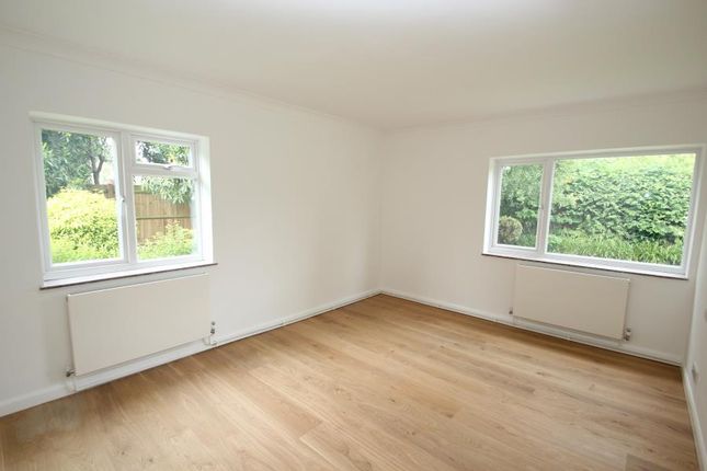 Flat to rent in Wey Court, New Haw, Addlestone