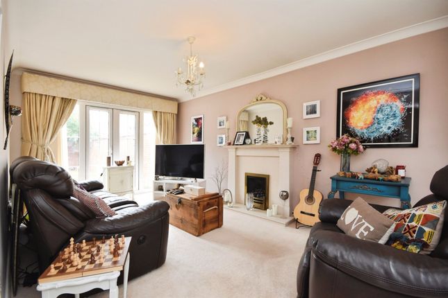 18, Oxford Close, Romford photo 4