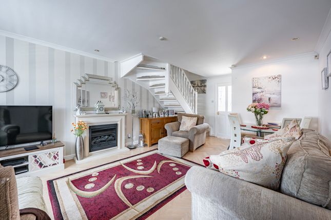 52 Nicolson Court, Stepps, Glasgow photo 5