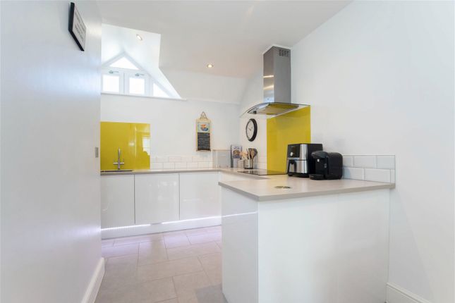 Town house for sale in Lawnswood Court, Wellington Square, Cheltenham