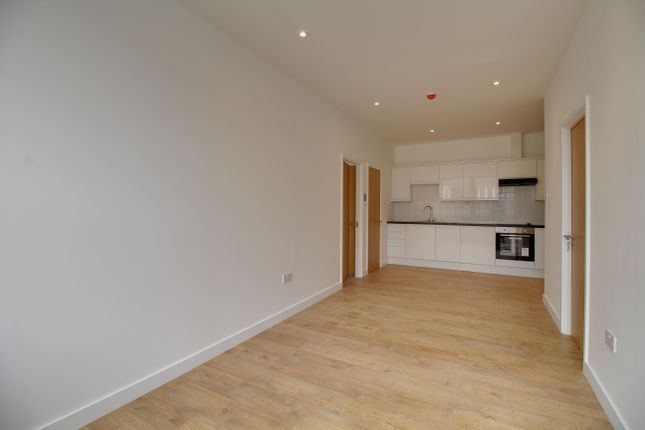Flat 3, Rose Court, 105, Victoria Road, Hampshire photo 2