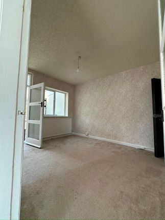 1 Lindale Crescent, Burnley photo 4