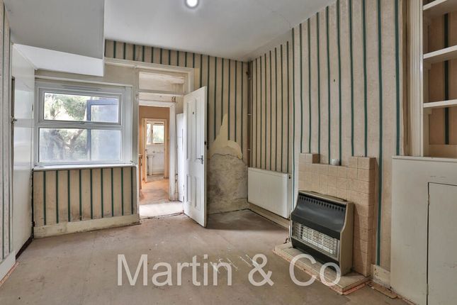 27, Green Wrythe Lane, Carshalton photo 3