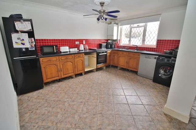 30, Juniper Square, Havant photo 3