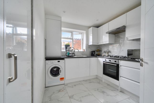 7, Chiltern Avenue, Buckinghamshire photo 4
