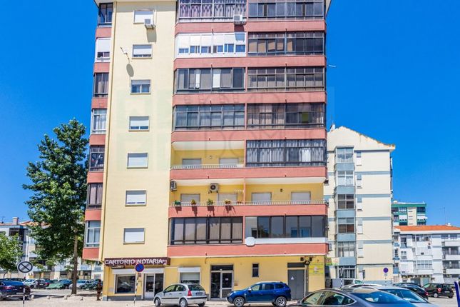 Apartment for sale in Amora, Seixal, Setúbal