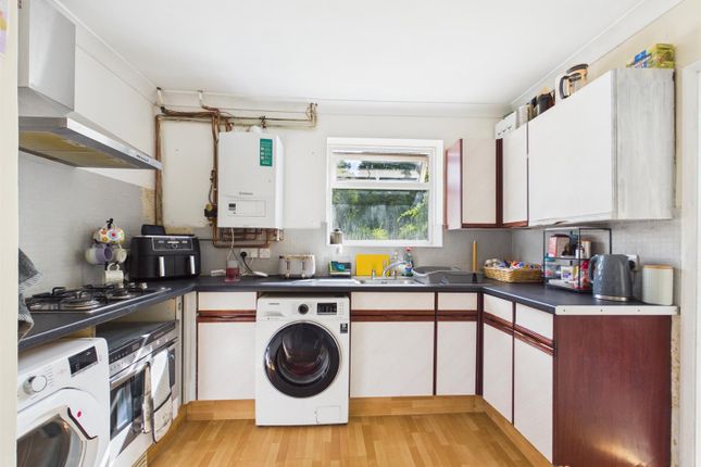143, Rickman Hill, Coulsdon photo 3