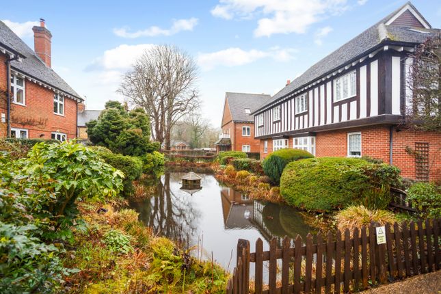 Flat for sale in Middle Green, Betchworth