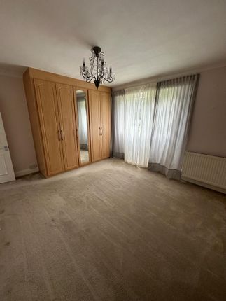Flat to rent in West End Lane, Stoke Poges