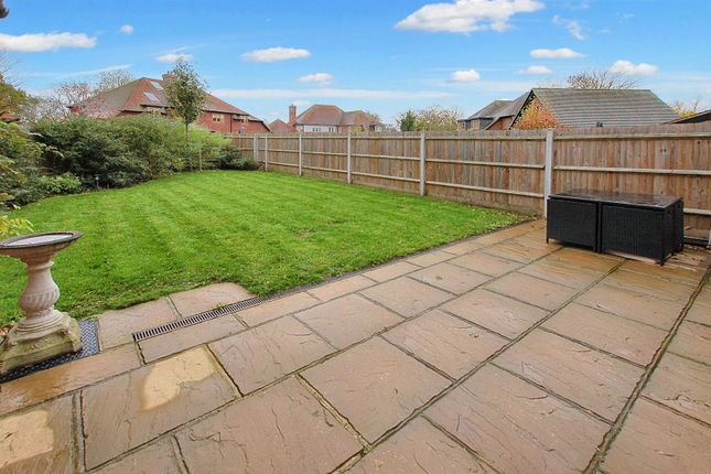 10, Hawthornden Grove, Yalding photo 4