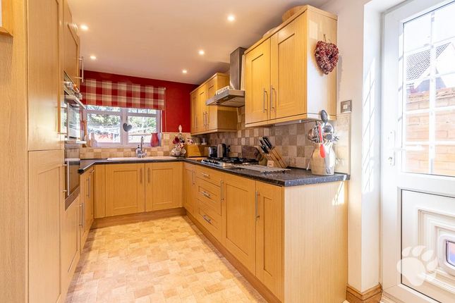 16, Waverley Road, Basildon photo 5