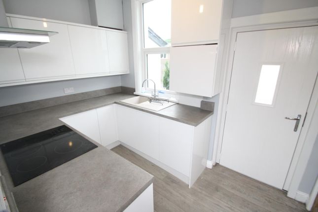 403, Street Lane, West Yorkshire photo 3