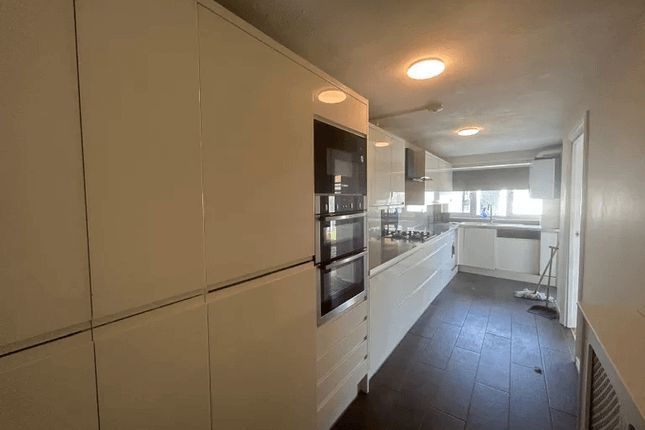 12 LODGE WAY, SHEPPERTON, SHEPPERTON photo 3