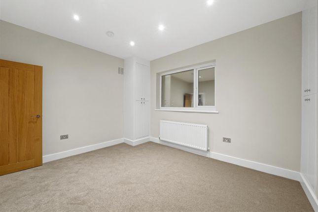 Flat to rent in Bear Road, Feltham