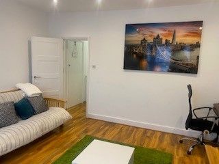 Flat to rent in Gosterwood Street, Deptford, London