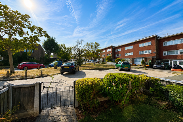 18, Ardleigh, Basildon photo 3