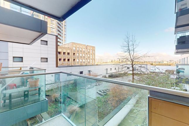 Flat 30 - New, Barge Walk, London photo 3