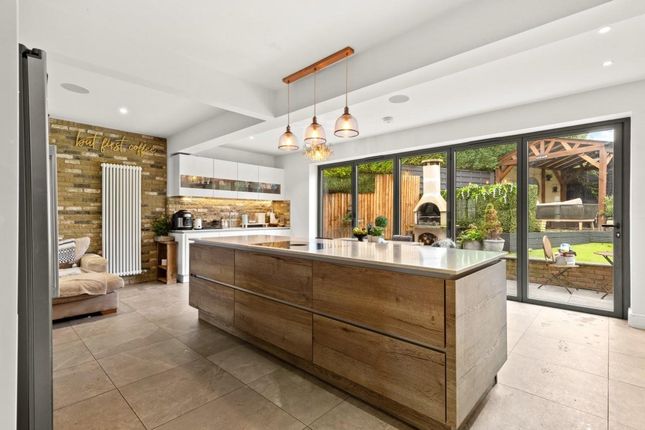 3, Homewood Avenue, Cuffley photo 2