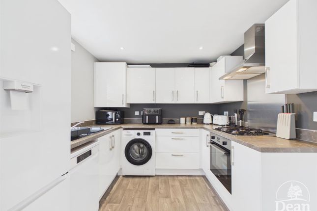26, Cooke Way, Lydney photo 3
