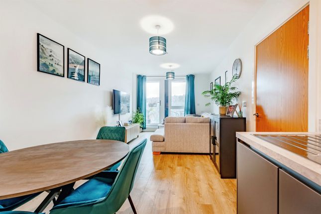 Flat for sale in Marketfield Way, Redhill