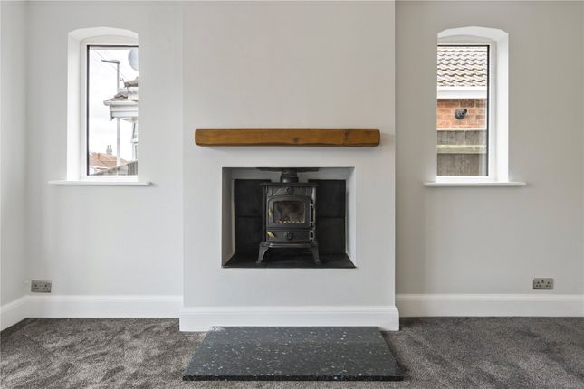 20, Croxby Avenue, N E Lincs photo 3