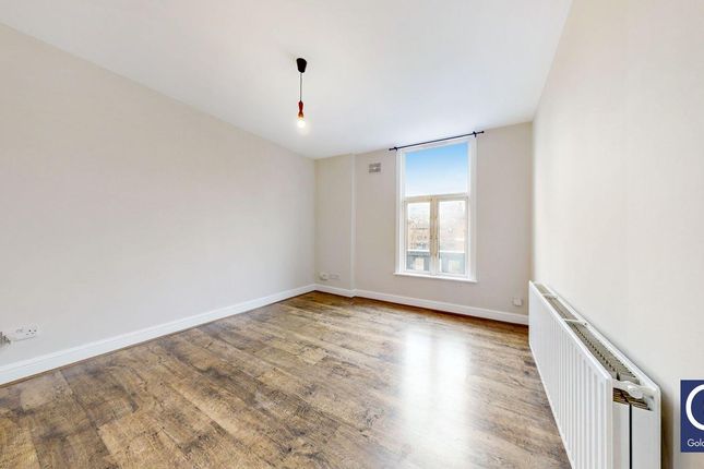 Flat to rent in Parkholme Road, Hackney, London