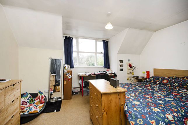 Terraced house to rent in Chester Crescent, Dalston, London