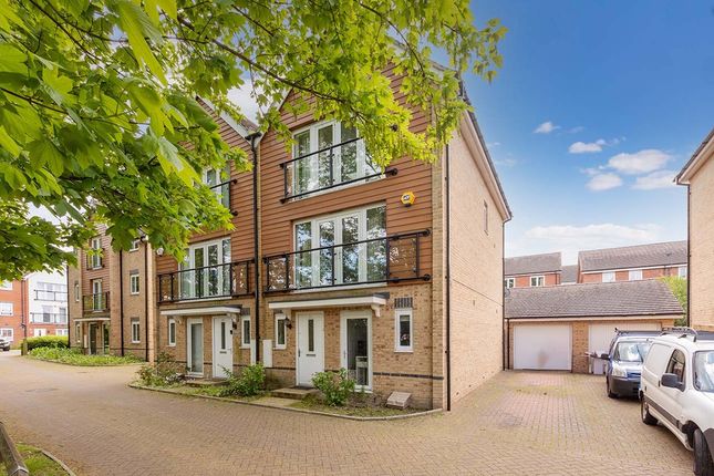 Town house for sale in Edgeworth Close, Langley