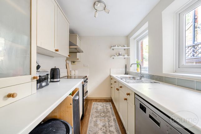 19, Eashing Lane, Godalming photo 3