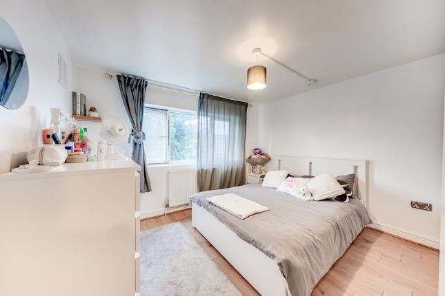 3B, Cooper Avenue, Greater London photo 2