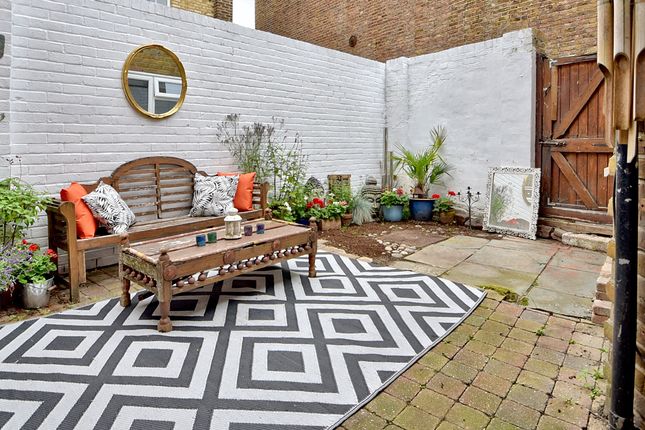 Flat for sale in Highgate Road, Kentish Town, London