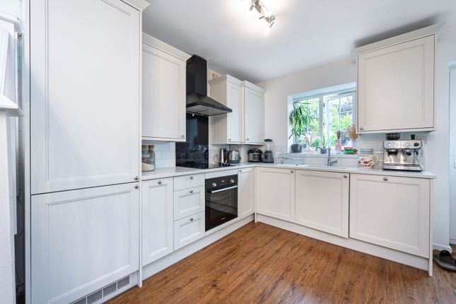 Wellside Close, High Barnet photo 4