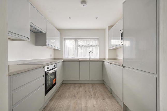 19, Diana Close, South Woodford photo 2