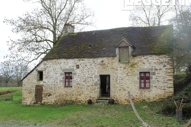 Villa for sale in Saint-Denis-Sur-Sarthon, Orne, Normandie