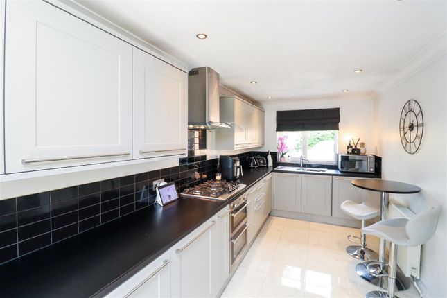 29, Oasthouse Drive, Fleet photo 4