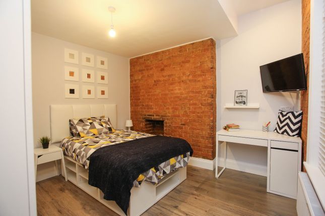 Studio to rent in Room, 33 King Street, Luton, Bedfordshire