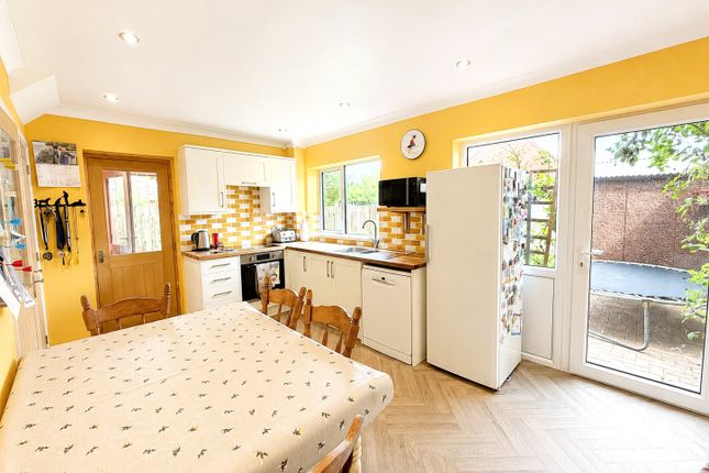 21, Fernwood Close, Northallerton photo 2